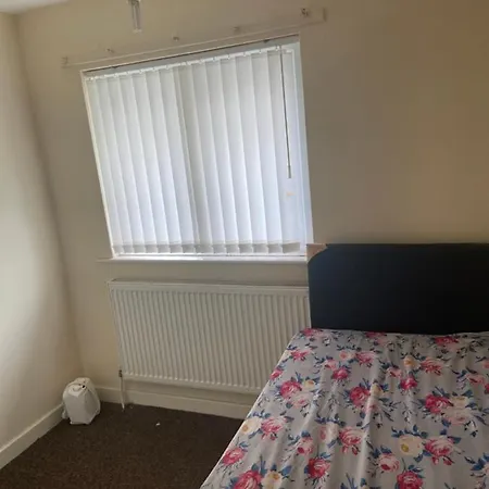 Guest house 8 Challanor Road