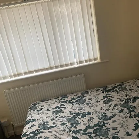 8 Challanor Road Guest house 3*